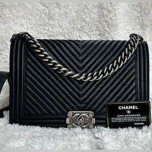 Chanel Boy Bag Flap Chevron Black Wrinkled Lambskin (New Medium) Shoulder Bag